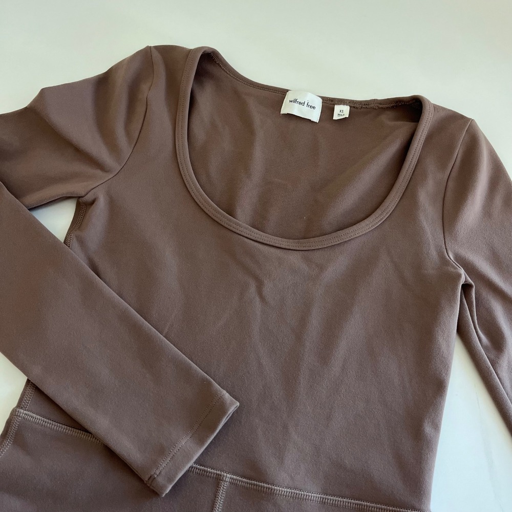 Wilfred Free Aritzia Kaz‎ Romper Long Sleeve Women's XS Brown 3" scoop neck